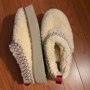 Brand New Ugg Moccasin Slippers! Women’s size 10